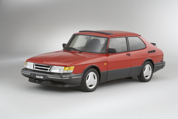 SAAB 900