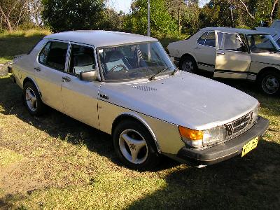 Saab 900S