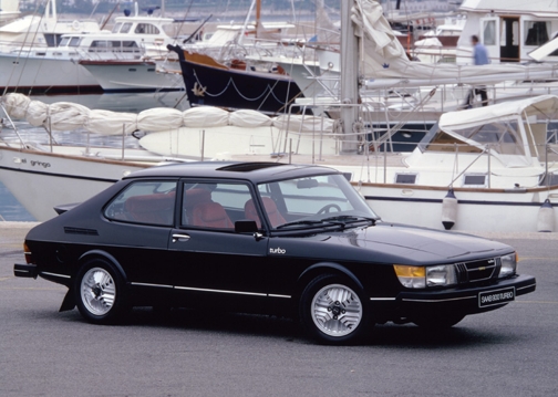 Saab 900S