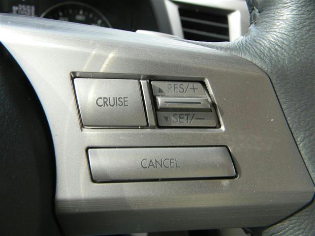 Subaru Legacy 25i