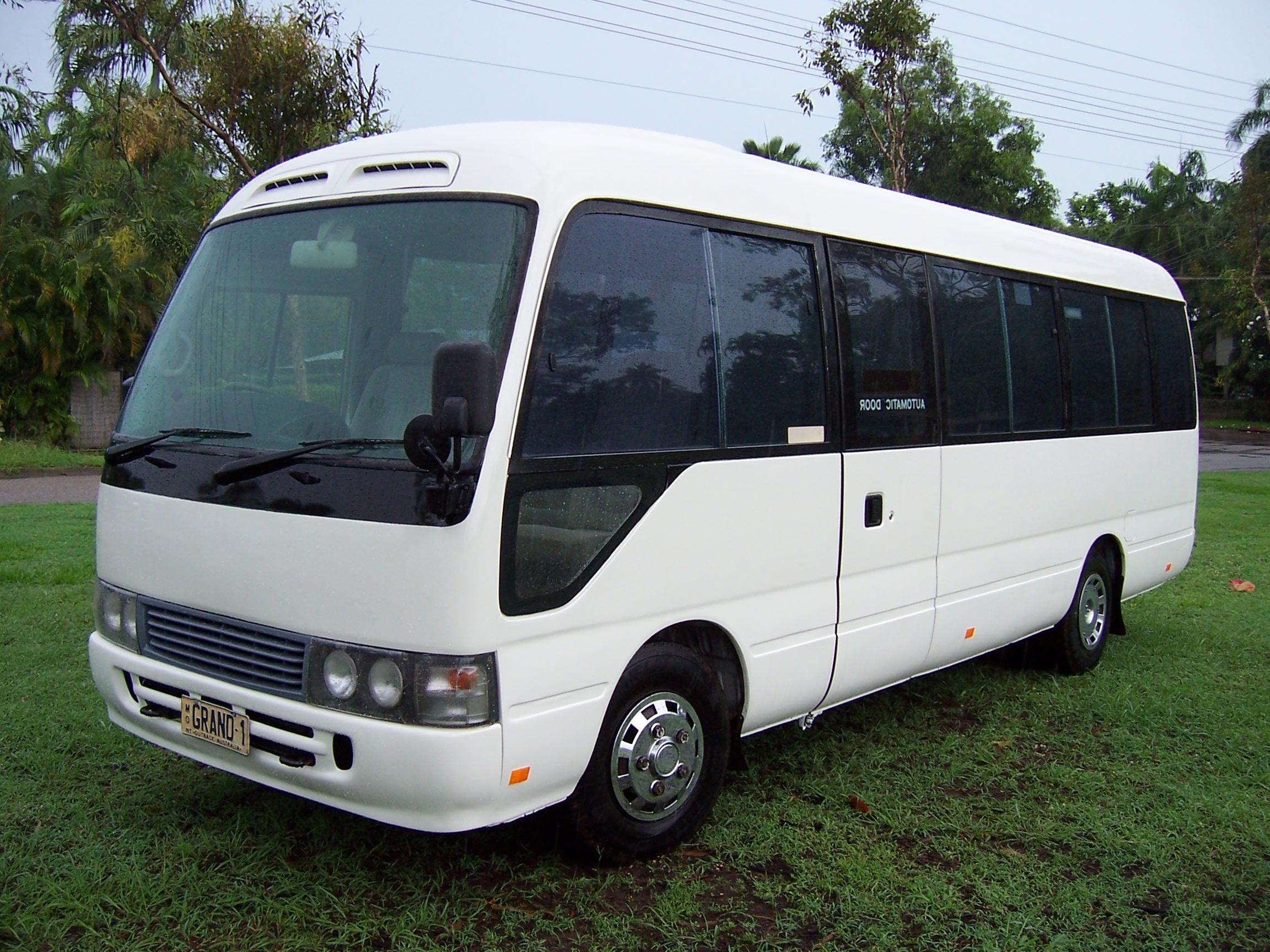 toyota-coaster-deluxe-picture-1-reviews-news-specs-buy-car