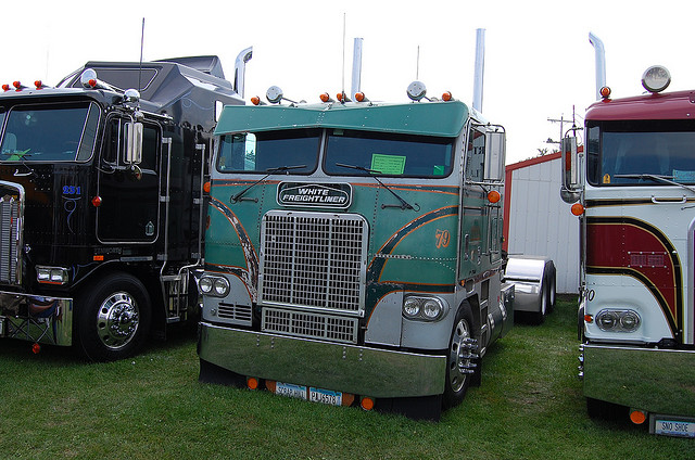 White Freightliner coe:picture # 1 , reviews, news, specs, buy car