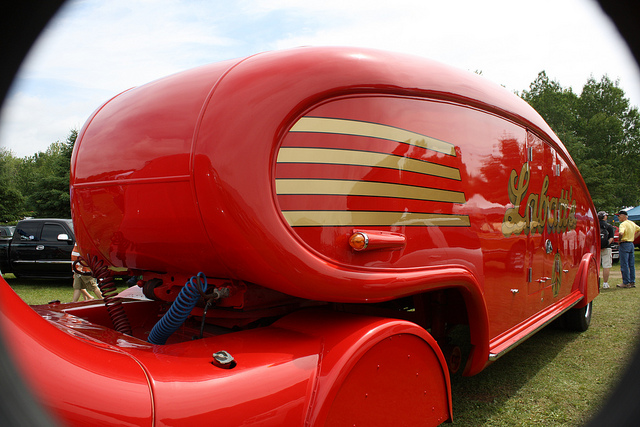 White Labatts Streamliner