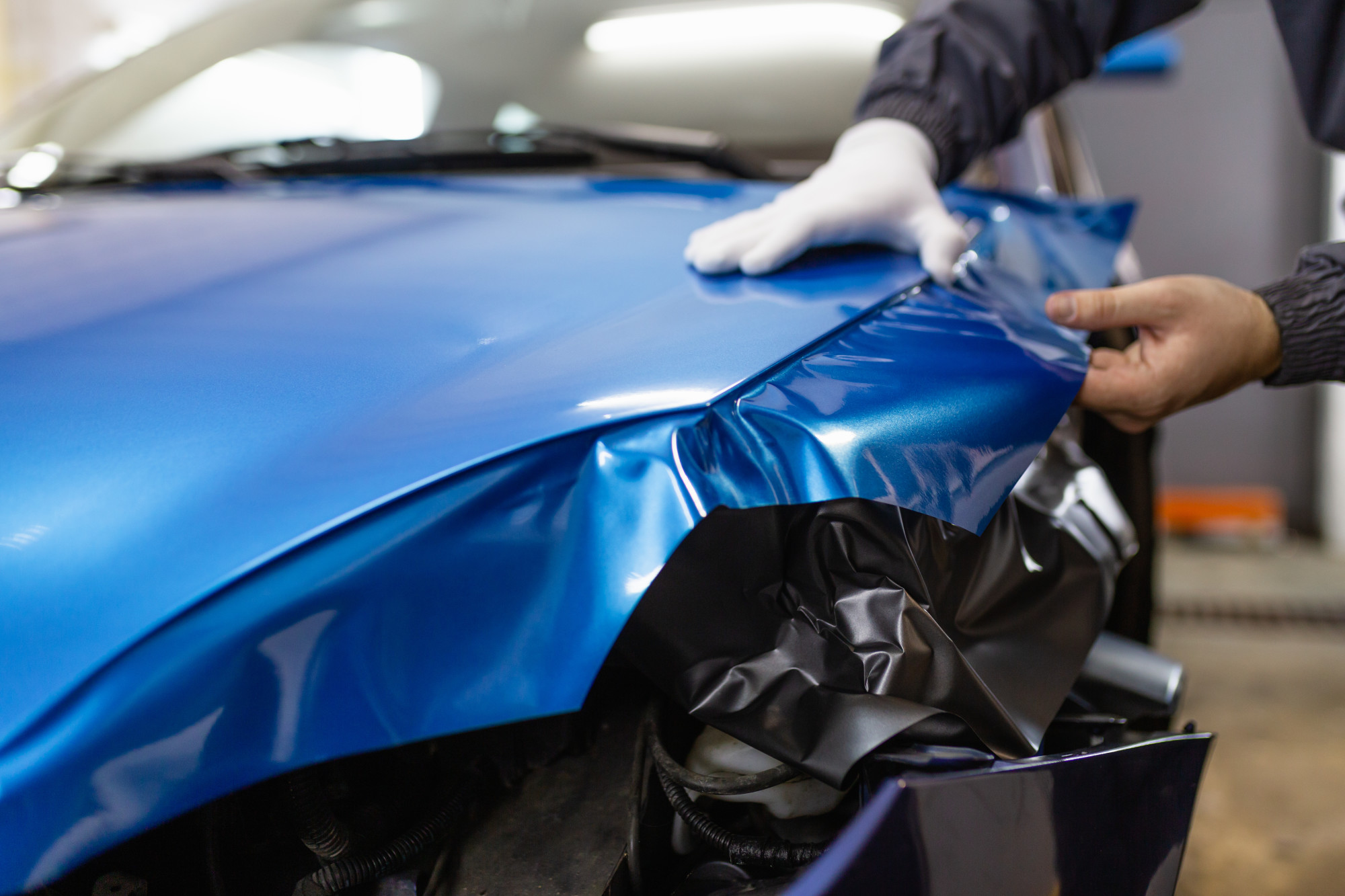 person applying vehicle wrap