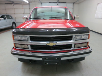 1994 Chevrolet 1500  Silverado -
   Cars.com </title>
   <meta name="title" content="1994 Chevrolet 1500  Silverado - Cars.com"/>
   <meta name="description" content="Listed on Cars.com