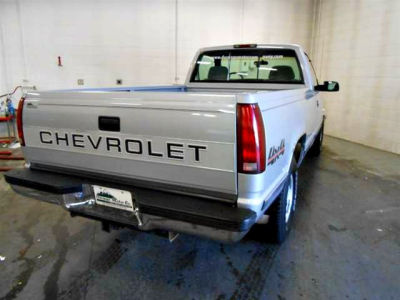 1995 Chevrolet 1500  Cheyenne -
   Cars.com </title>
   <meta name="title" content="1995 Chevrolet 1500  Cheyenne - Cars.com"/>
   <meta name="description" content="Listed on Cars.com