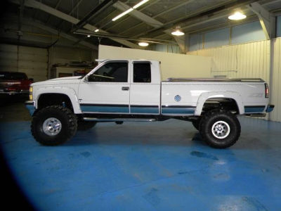 1997 Chevrolet 1500  Cheyenne -
   Cars.com </title>
   <meta name="title" content="1997 Chevrolet 1500  Cheyenne - Cars.com"/>
   <meta name="description" content="Listed on Cars.com