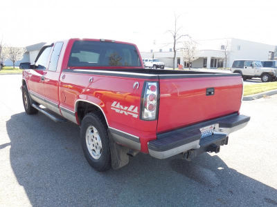 1998 Chevrolet 1500 -
   Cars.com </title>
   <meta name="title" content="1998 Chevrolet 1500 - Cars.com"/>
   <meta name="description" content="Listed on Cars.com