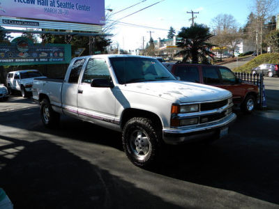1995 Chevrolet 1500  Silverado -
   Cars.com </title>
   <meta name="title" content="1995 Chevrolet 1500  Silverado - Cars.com"/>
   <meta name="description" content="Listed on Cars.com