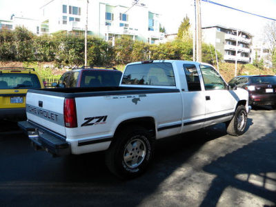 1995 Chevrolet 1500  Silverado -
   Cars.com </title>
   <meta name="title" content="1995 Chevrolet 1500  Silverado - Cars.com"/>
   <meta name="description" content="Listed on Cars.com