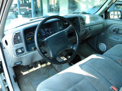 1995 Chevrolet 1500  Silverado -
   Cars.com </title>
   <meta name="title" content="1995 Chevrolet 1500  Silverado - Cars.com"/>
   <meta name="description" content="Listed on Cars.com