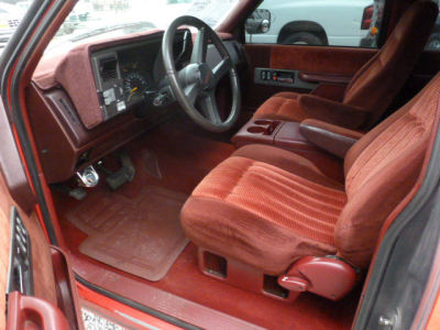 1993 Chevrolet 1500  Silverado -
   Cars.com </title>
   <meta name="title" content="1993 Chevrolet 1500  Silverado - Cars.com"/>
   <meta name="description" content="Listed on Cars.com
