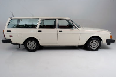 1977 Volvo 240  DL -
   Cars.com </title>
   <meta name="title" content="1977 Volvo 240  DL - Cars.com"/>
   <meta name="description" content="Listed on Cars.com