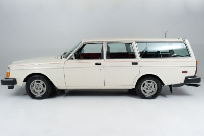 1977 Volvo 240  DL -
   Cars.com </title>
   <meta name="title" content="1977 Volvo 240  DL - Cars.com"/>
   <meta name="description" content="Listed on Cars.com