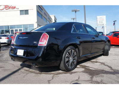 2012 Chrysler 300  S V8