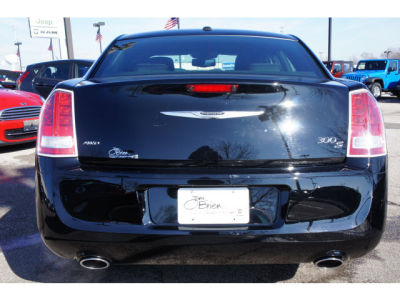 2012 Chrysler 300  S V8