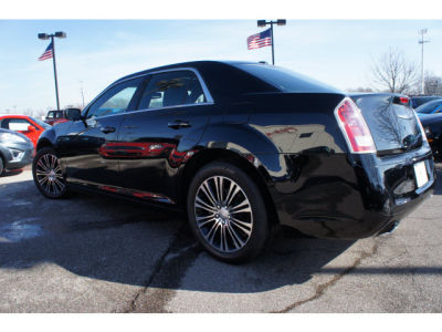 2012 Chrysler 300  S V8
