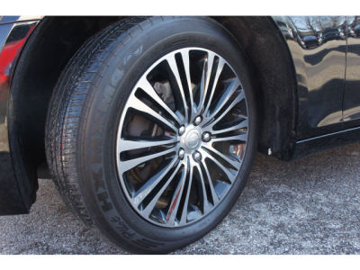 2012 Chrysler 300  S V8
