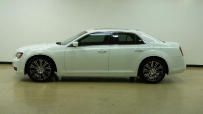 2012 Chrysler 300  S V8