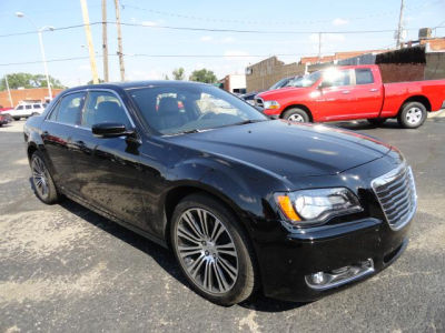 2012 Chrysler 300  S V8