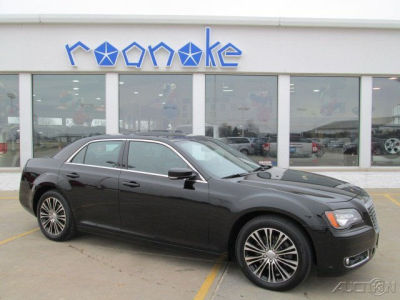 2012 Chrysler 300  S V8