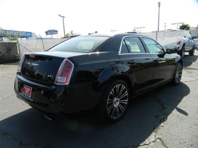 2012 Chrysler 300  S V8