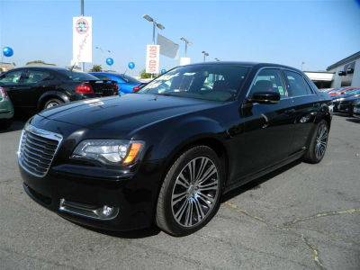 2012 Chrysler 300  S V8