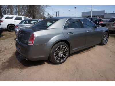2012 Chrysler 300  S V6