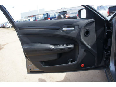 2012 Chrysler 300  S V6