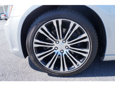 2012 Chrysler 300  S V8