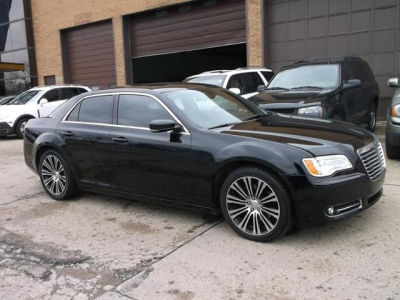 2012 Chrysler 300  S V8