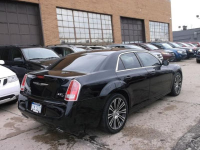 2012 Chrysler 300  S V8