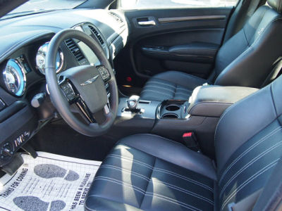 2012 Chrysler 300  S V6