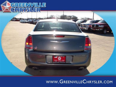 2012 Chrysler 300  S V6