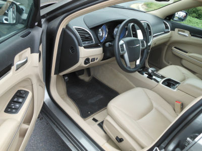 2012 Chrysler 300 Limited