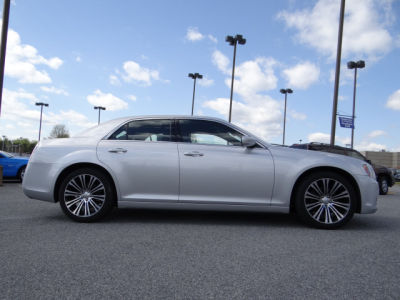 2012 Chrysler 300  S V6