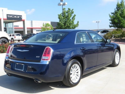 2013 Chrysler 300 Base