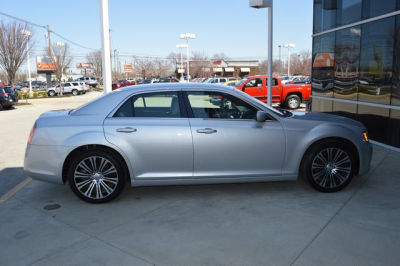 2012 Chrysler 300  S V6