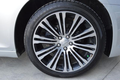2012 Chrysler 300  S V6