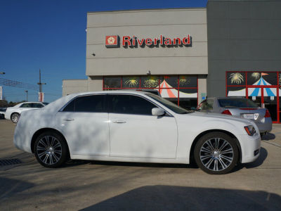 2012 Chrysler 300  S V6