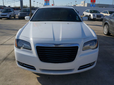 2012 Chrysler 300  S V6