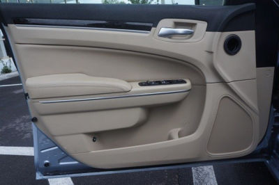 2012 Chrysler 300  Limited