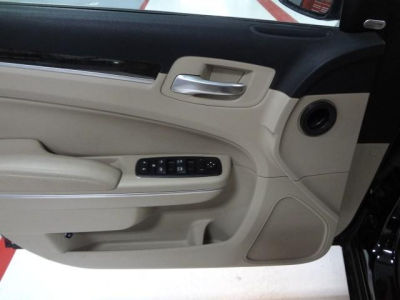 2011 Chrysler 300  Limited