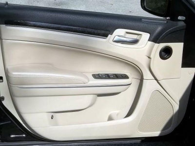 2011 Chrysler 300  Limited