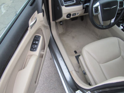 2012 Chrysler 300  Limited