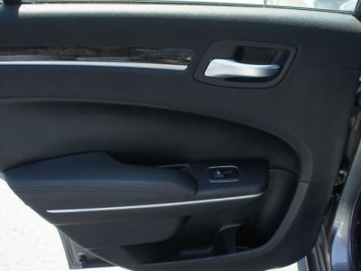 2011 Chrysler 300  Limited