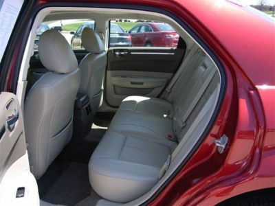 2010 Chrysler 300  Touring/Signature Series