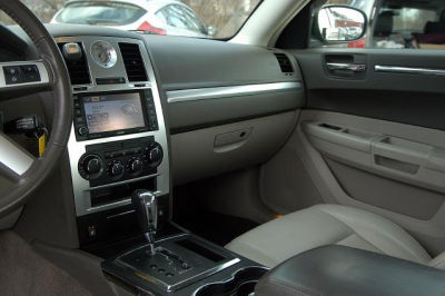 2010 Chrysler 300  Touring/Signature Series