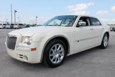 2010 Chrysler 300  Hemi