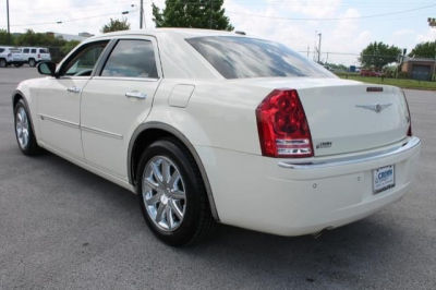2010 Chrysler 300  Hemi